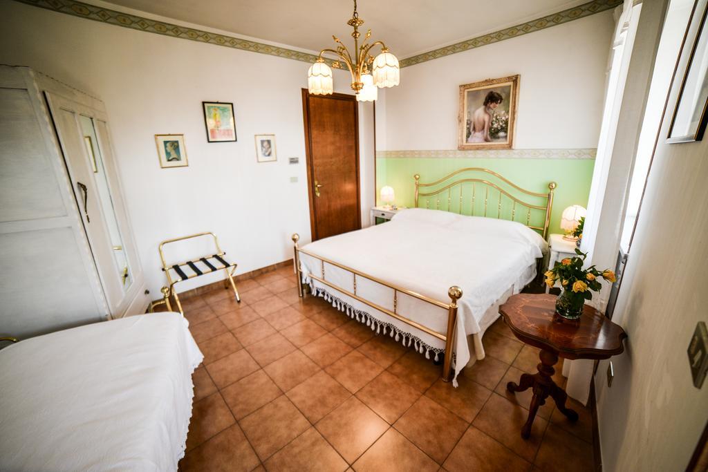 B&B La Casa Gialla Di Luca Mazzè エクステリア 写真