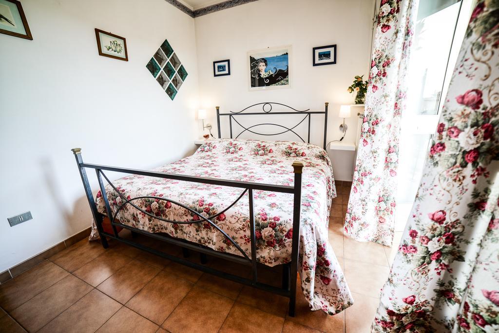 B&B La Casa Gialla Di Luca Mazzè エクステリア 写真